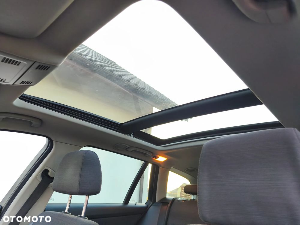 BMW Seria 3 330i - 36