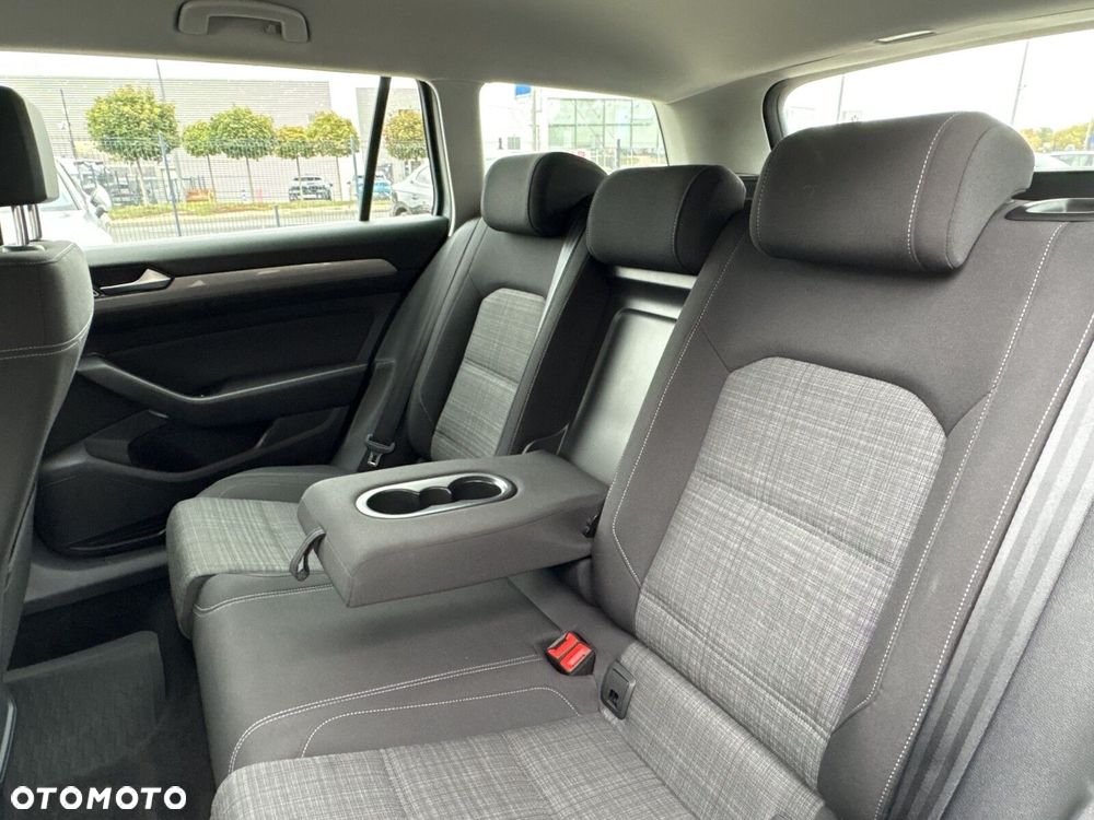 Volkswagen Passat 2.0 TDI SCR Style DSG - 34