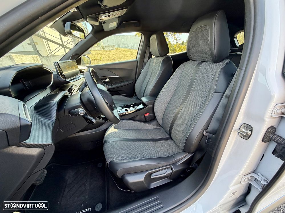 Peugeot e-2008 - 12