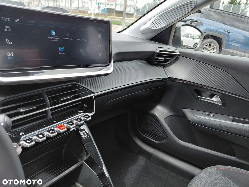 Peugeot 208 - 15