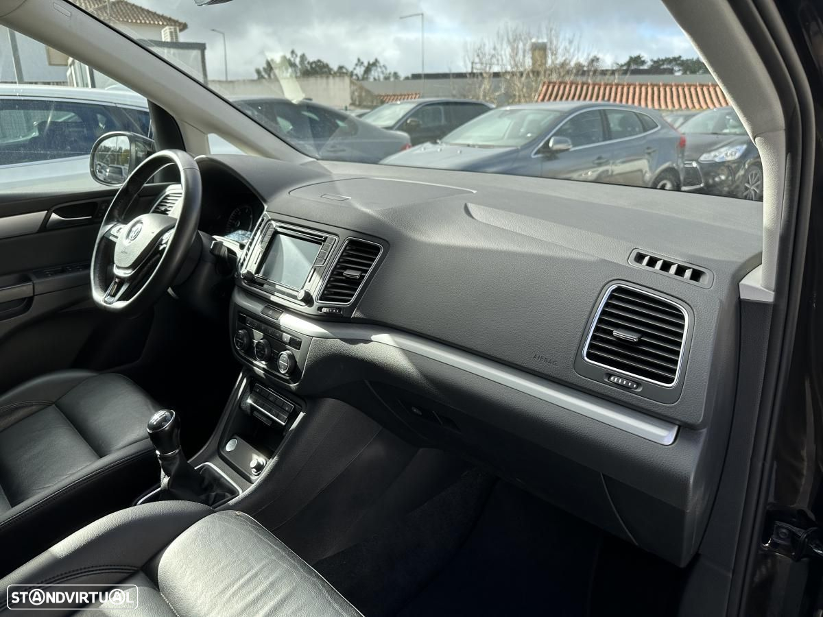 VW Sharan 2.0 TDi Blue Confortline - 26