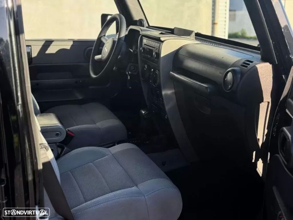 Jeep Wrangler Unlimited 2.8 CRD DPF Auto Sahara - 10