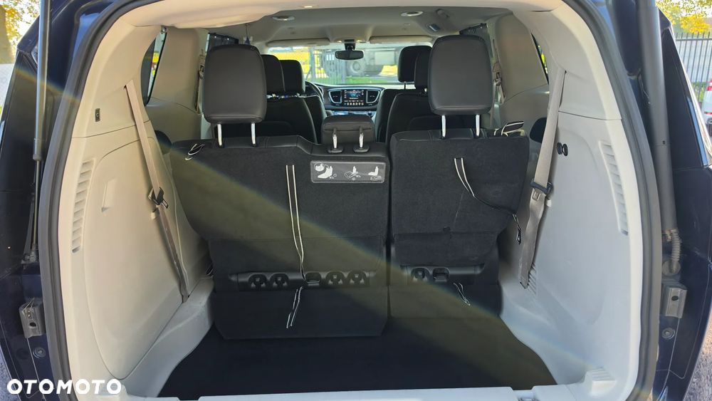 Chrysler Pacifica - 19