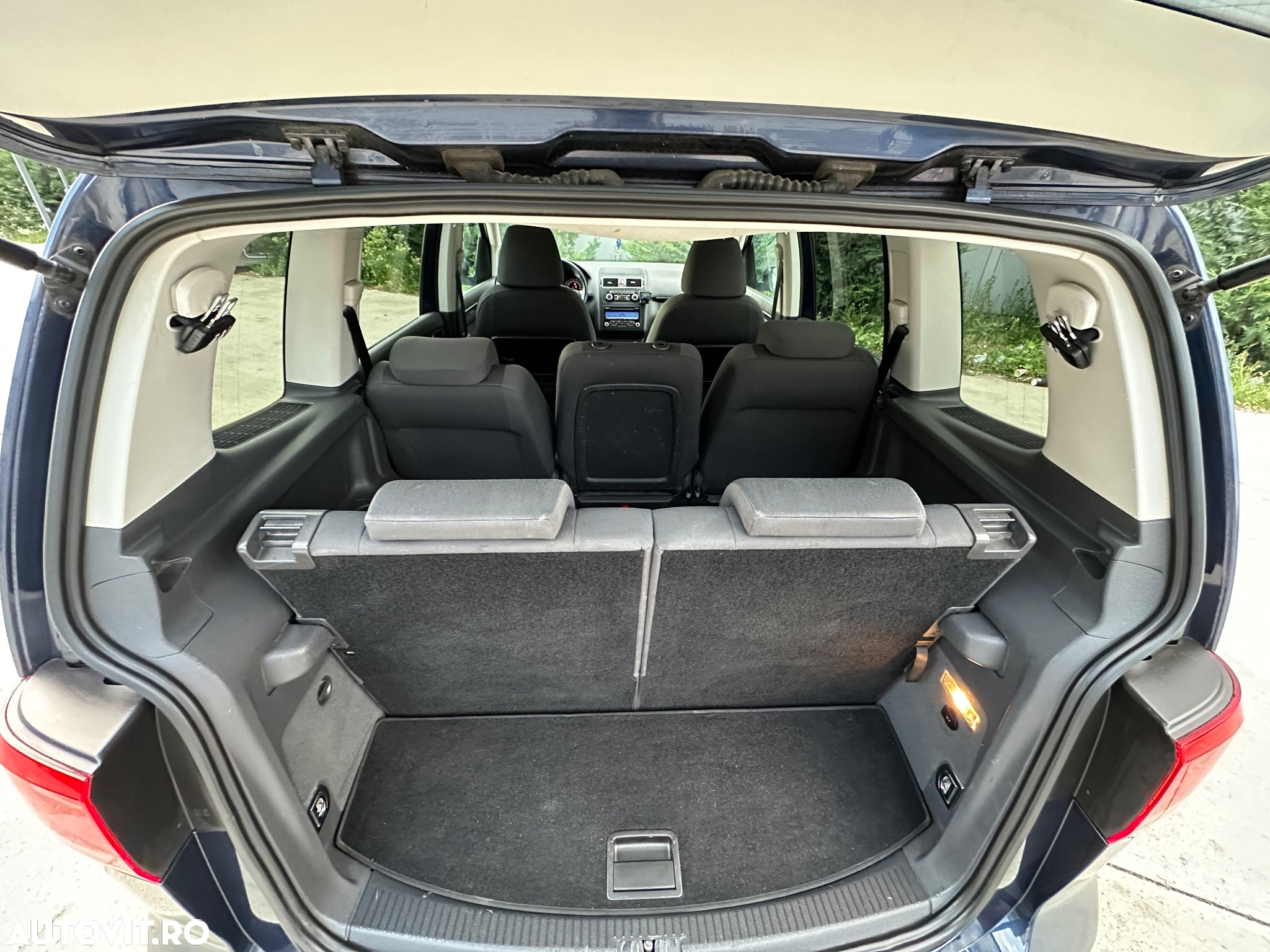 Volkswagen Touran 2.0 TDI DPF Highline - 14