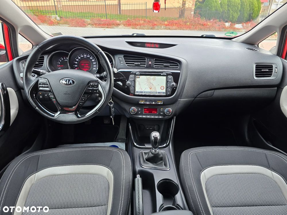 Kia Ceed 1.6 CRDi 128 Dream Team Edition - 22