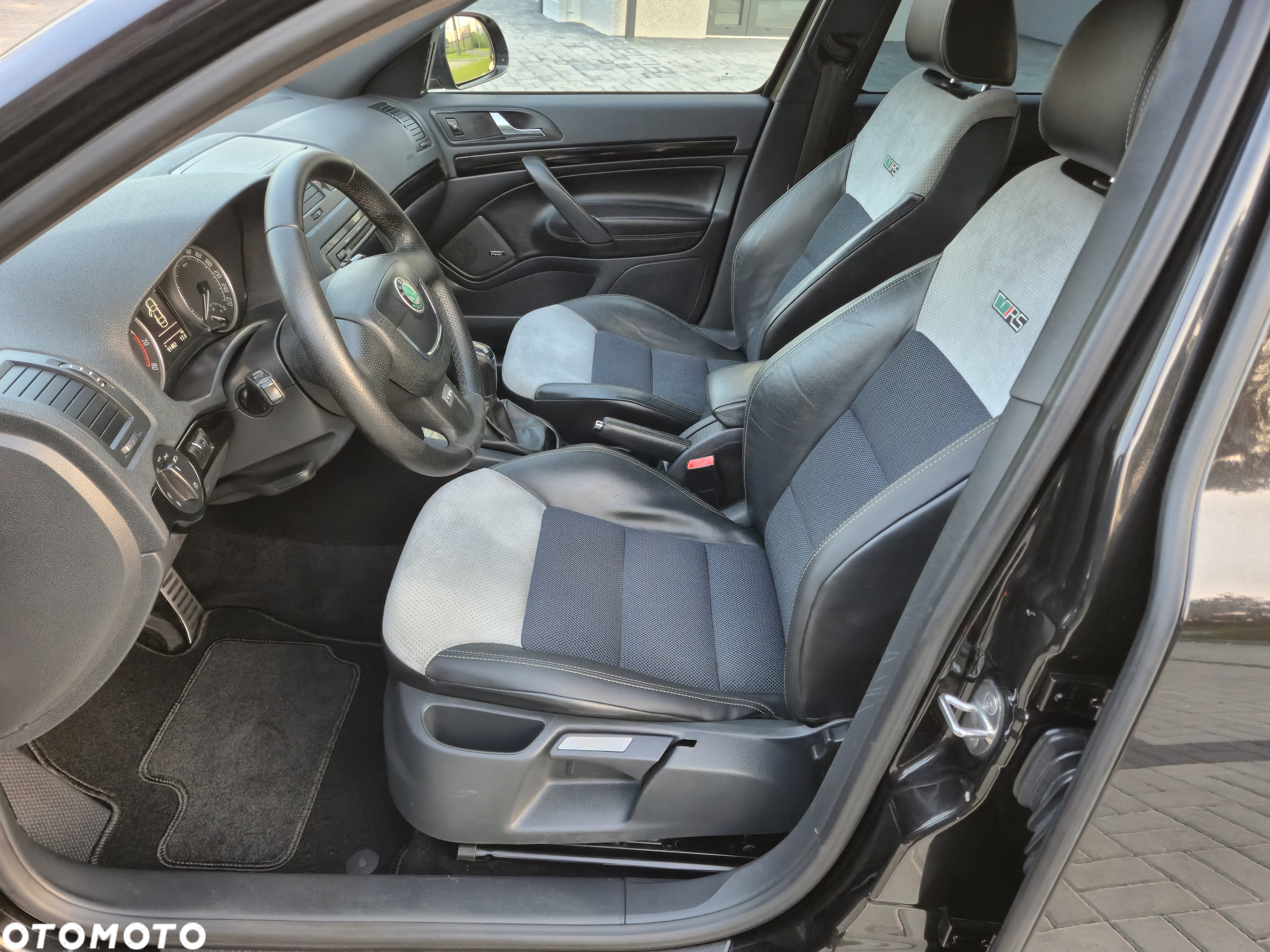 Skoda Octavia Combi 2.0 TSI RS - 16