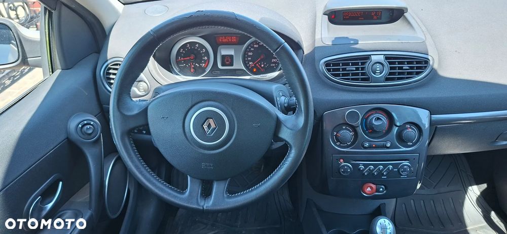 Renault Clio 1.6 16V Expression - 8