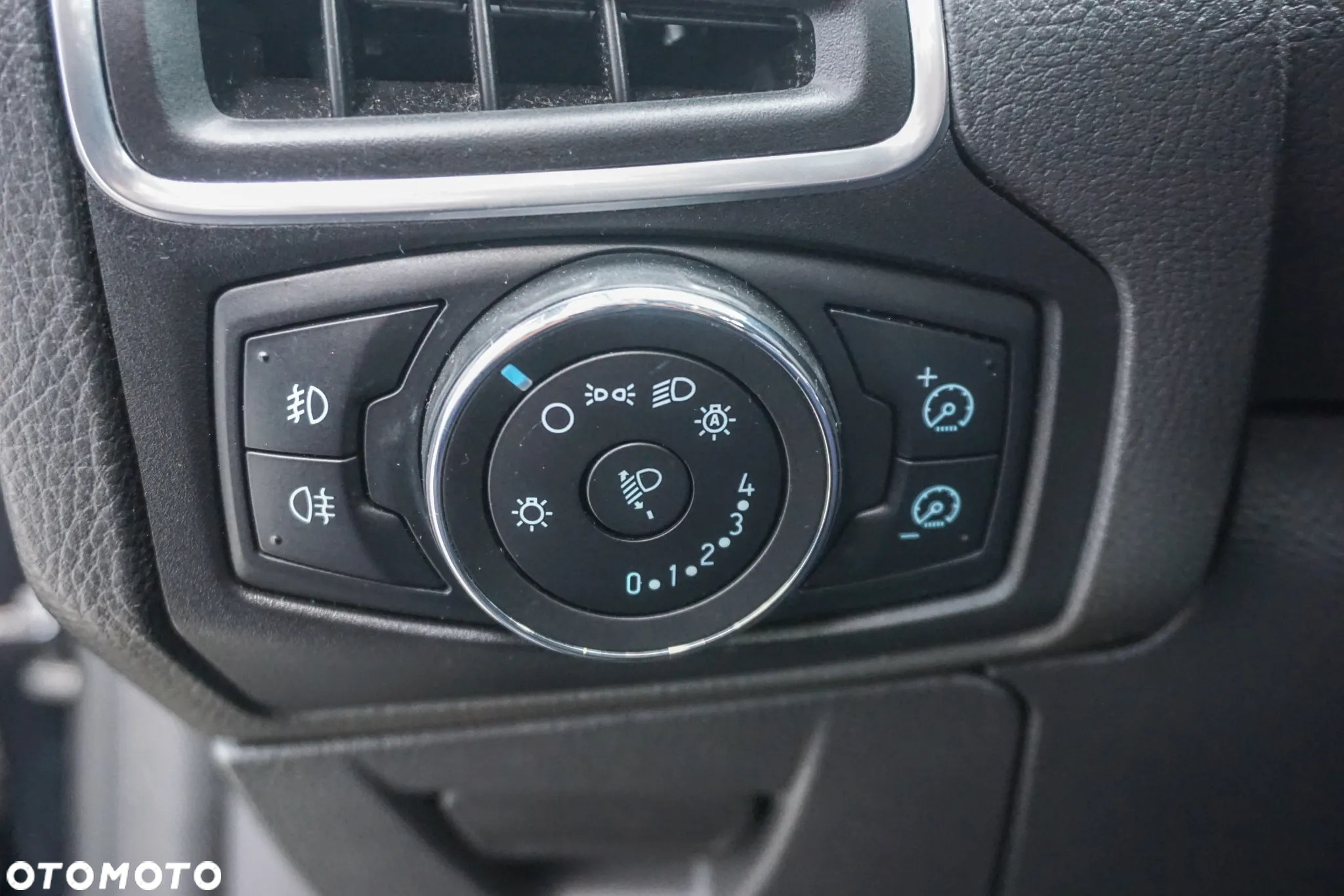 Ford Focus 1.6 TDCi DPF Champions Edition - 21