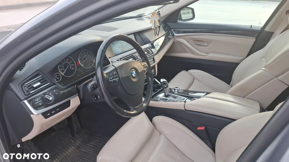 BMW Seria 5 535i xDrive - 15