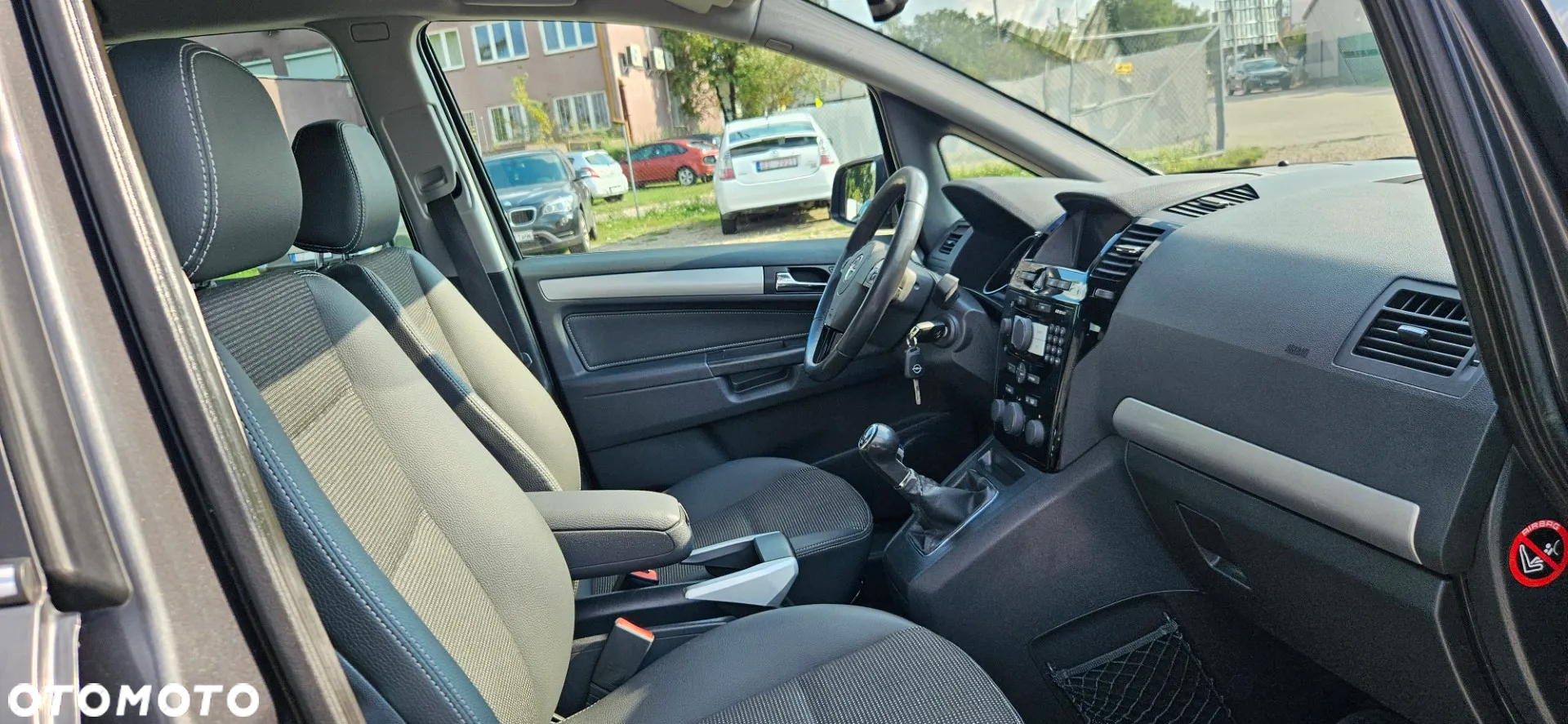 Opel Zafira 1.8 Cosmo - 25