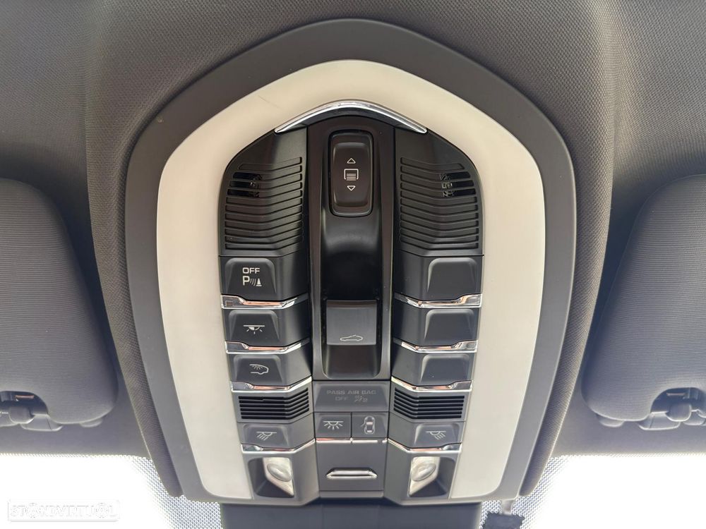 Porsche Cayenne Platinum Edition - 33