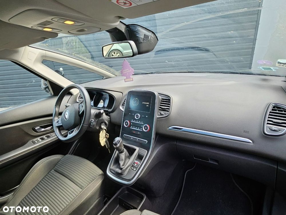 Renault Grand Scenic - 26
