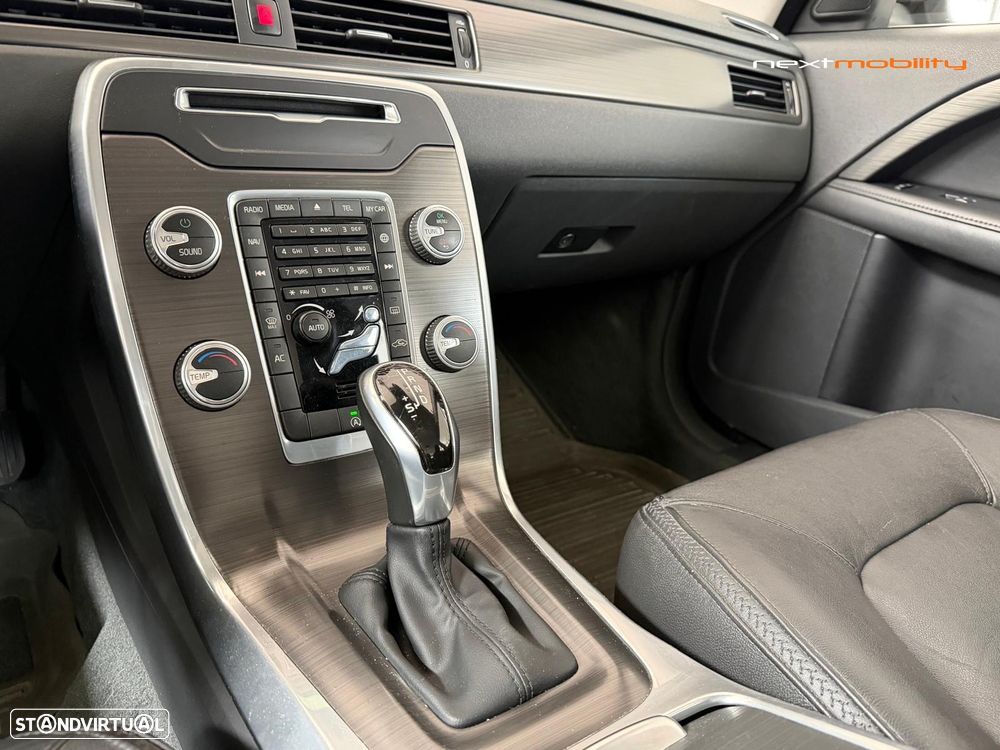 Volvo XC 70 2.0 D4 Summum Geartronic - 22