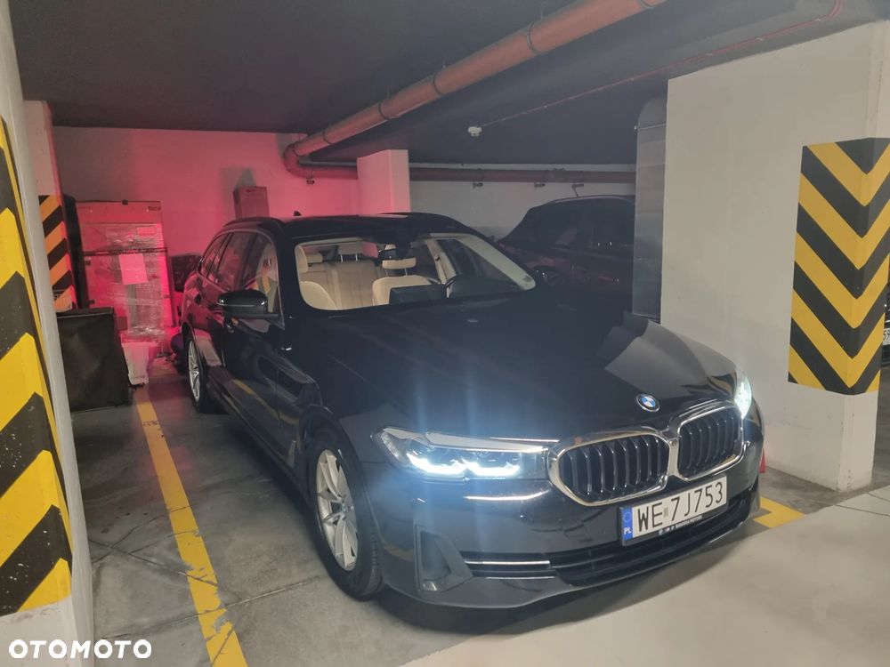 BMW Seria 5 518d mHEV - 23