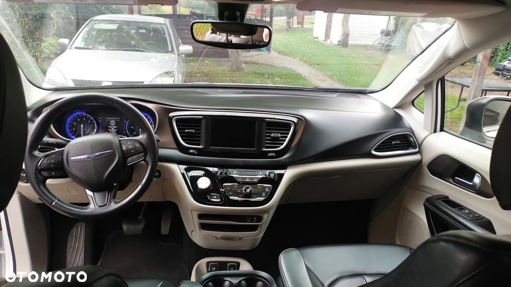 Chrysler Pacifica - 7
