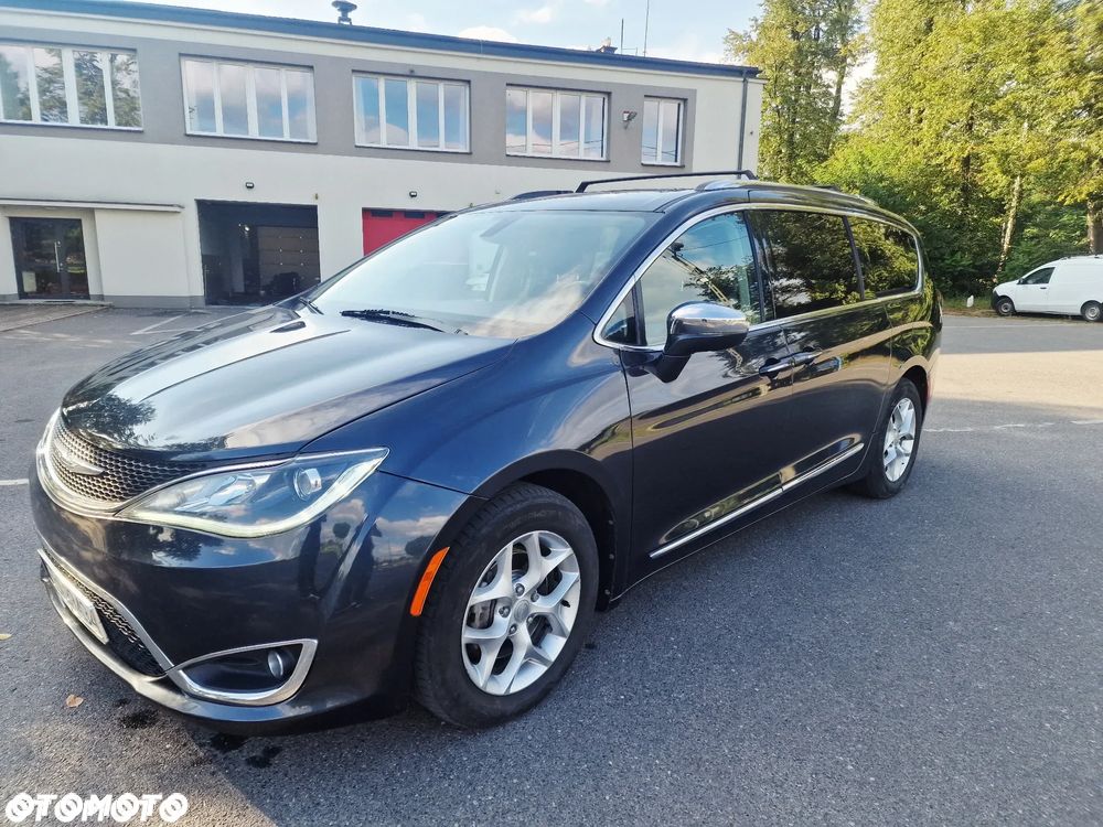 Chrysler Pacifica - 3