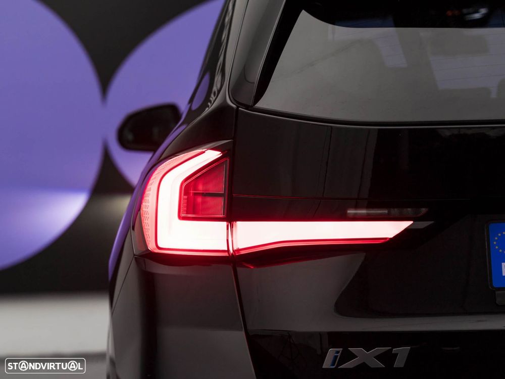 BMW iX1 eDrive20 Pack Desportivo M - 10
