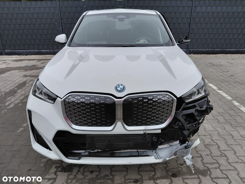 BMW iX1 - 1