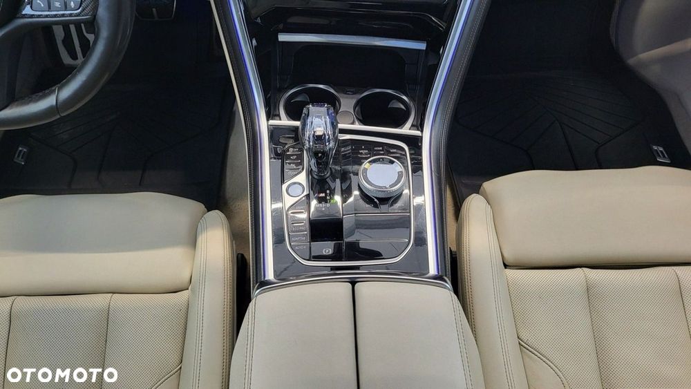 BMW Seria 8 M850i xDrive - 29