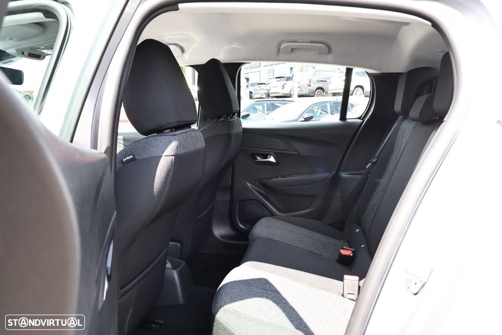 Peugeot 208 - 17