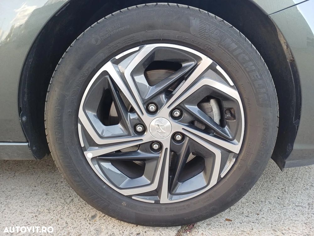 Hyundai i30 1.5 T-GDI 160CP MHEV 5DR M/T Highway - 24