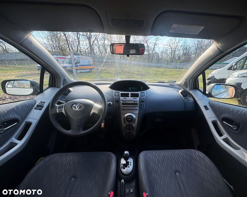 Toyota Yaris - 8