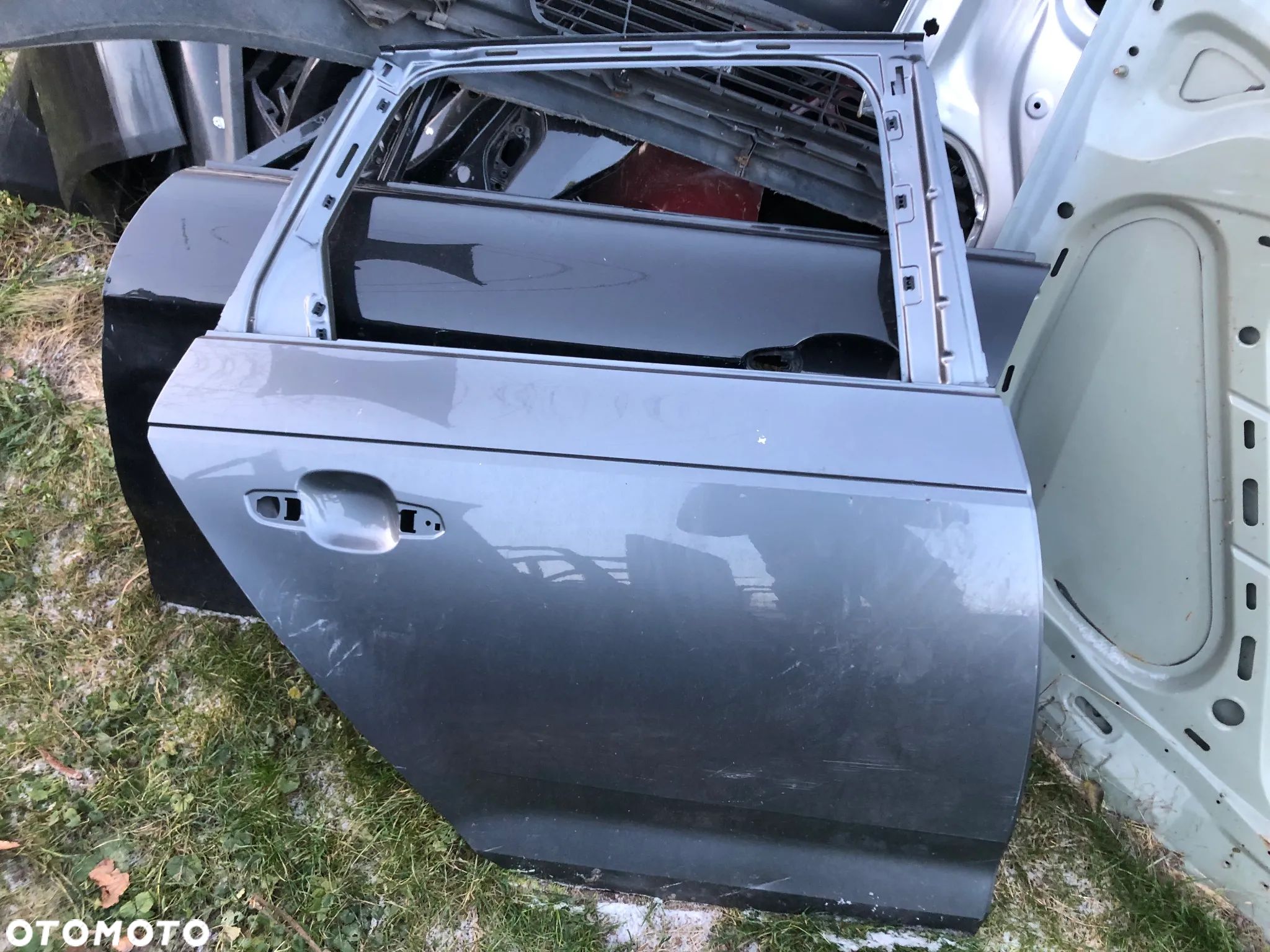 Drzwi tył tylne prawe A4 B9 kombi - 1