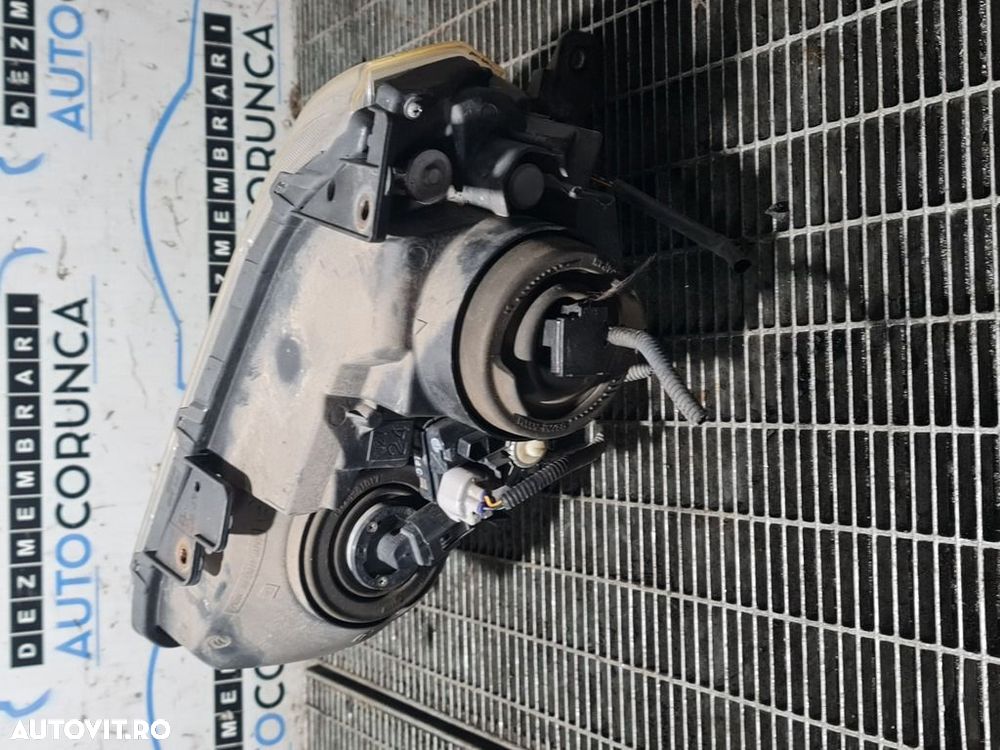 Far Dreapta Suzuki Grand Vitara 2006 - 2012 SUV 4 Usi (1307) Cu lupă - 3