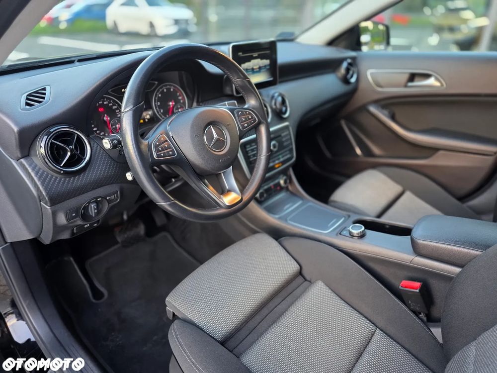 Mercedes-Benz GLA 180 7G-DCT Style - 12