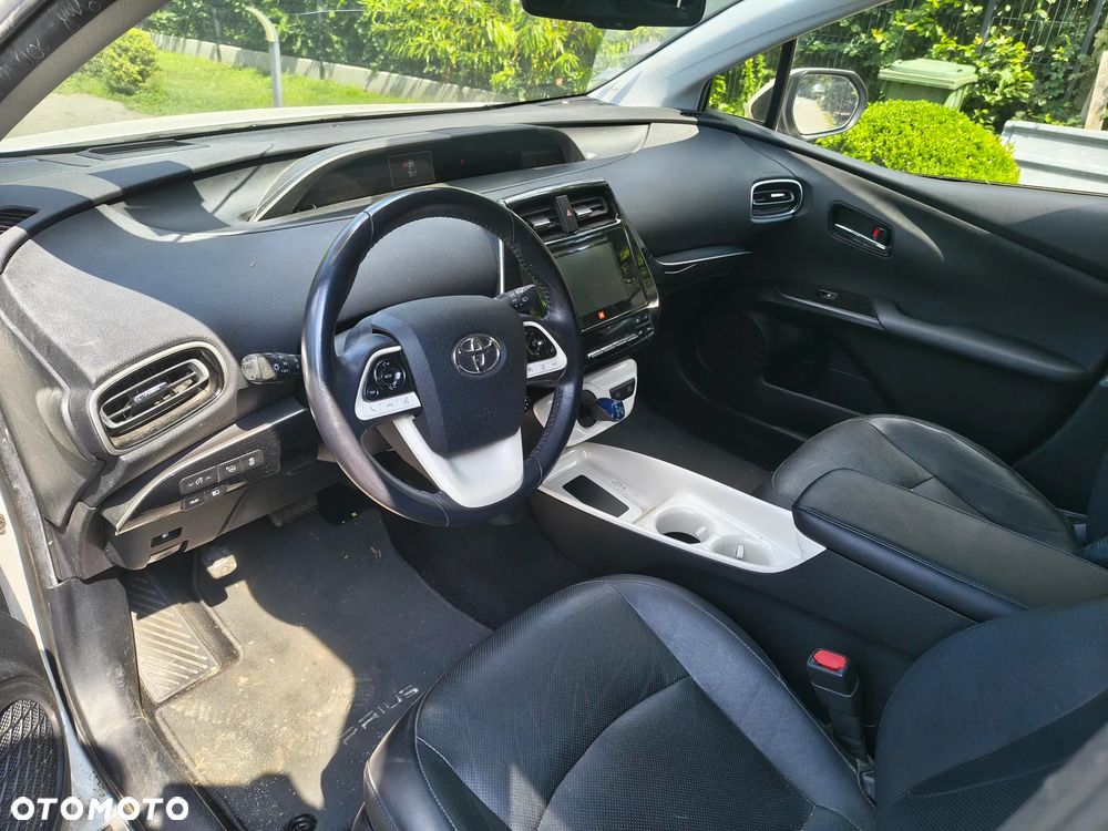 Toyota Prius (Hybrid) - 6