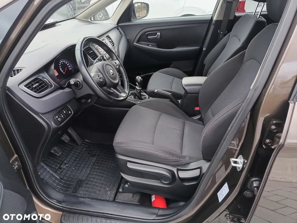 Kia Carens - 8