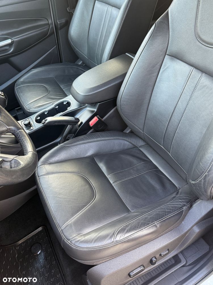 Ford Kuga 2.0 TDCi 2x4 Titanium - 29