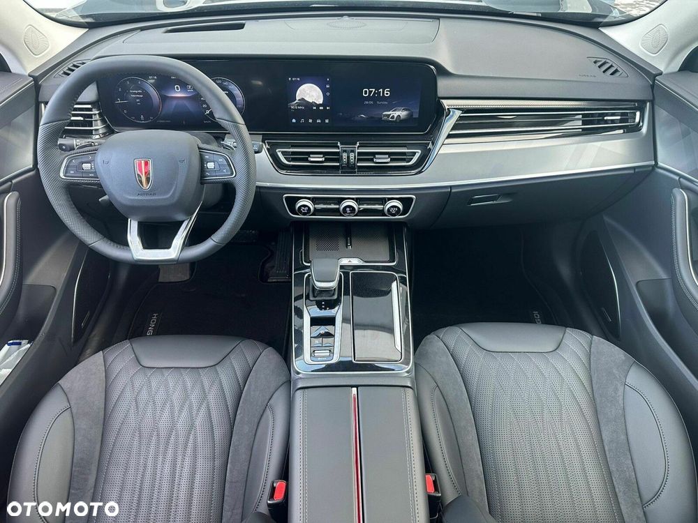 Hongqi HS5 - 12