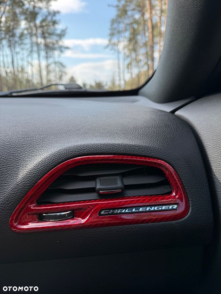 Dodge Challenger - 29