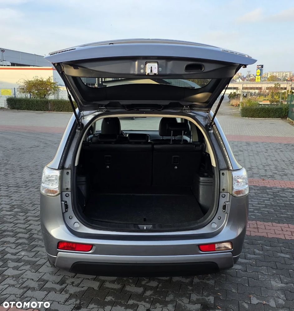 Mitsubishi Outlander 2.0 4WD Plus - 5