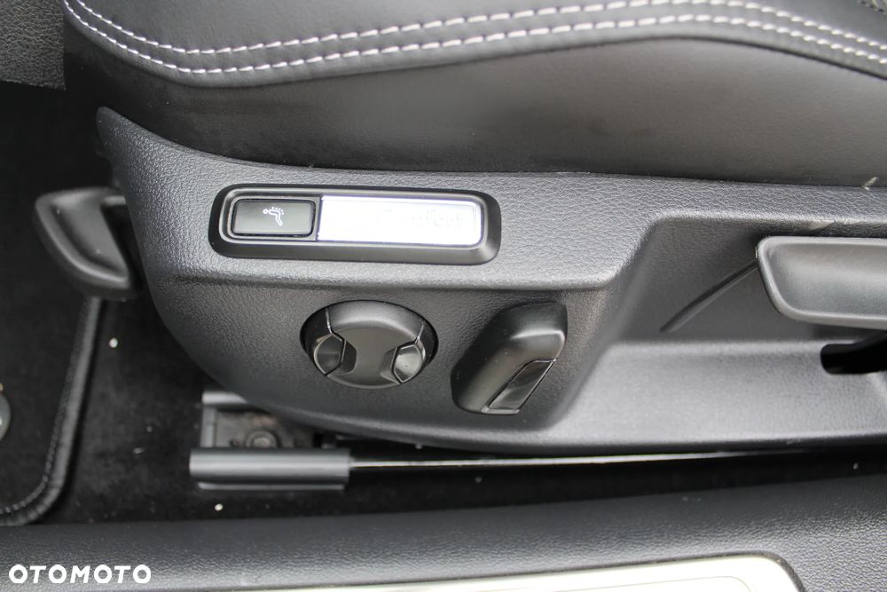 Volkswagen Passat 2.0 TDI SCR DSG 4Motion Business - 31