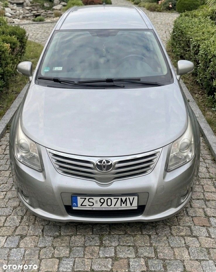 Toyota Avensis 1.8 Luna - 1