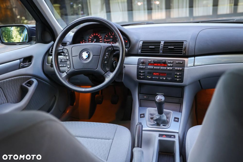 BMW Seria 3 323i - 23
