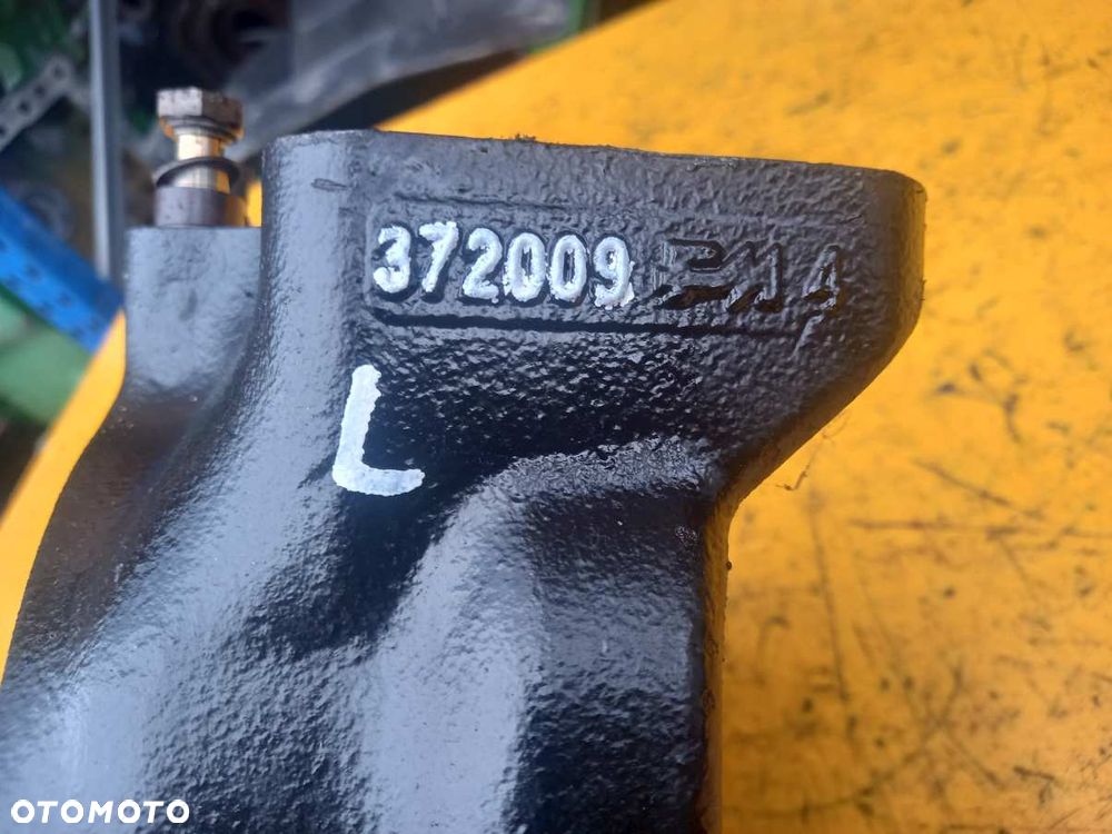 Zwrotnica przedniej osi Deutz Fahr Agrotron 180.7 - 2
