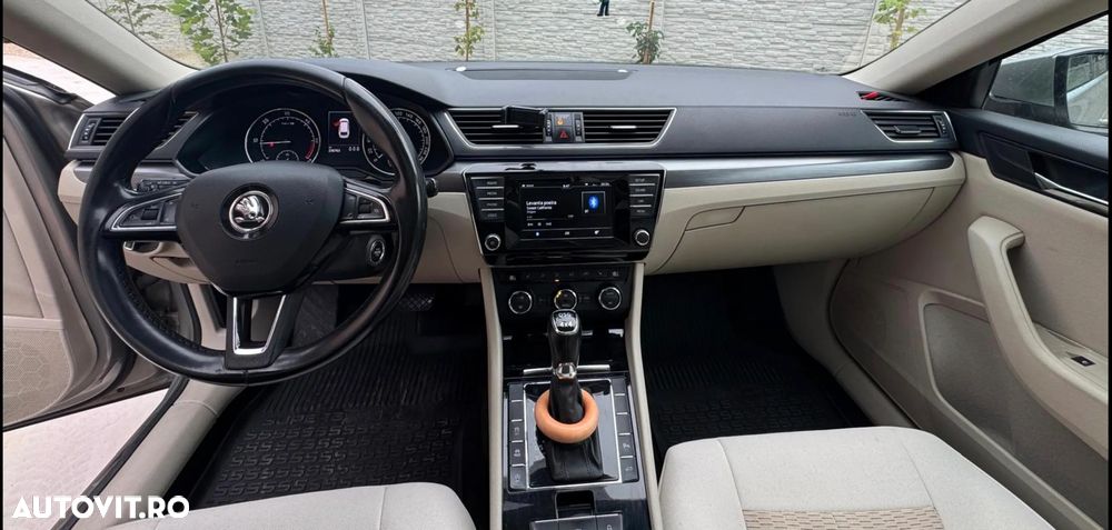 Skoda Superb 2.0 TDI DSG 4X4 Style - 10