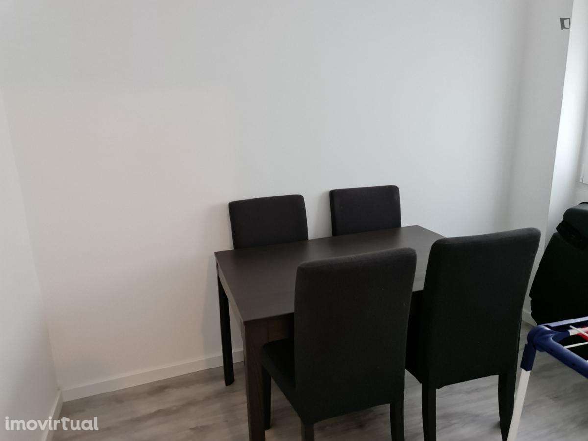 Quarto - localizado em Amadora Lisbon - Grande imagem: 5/12