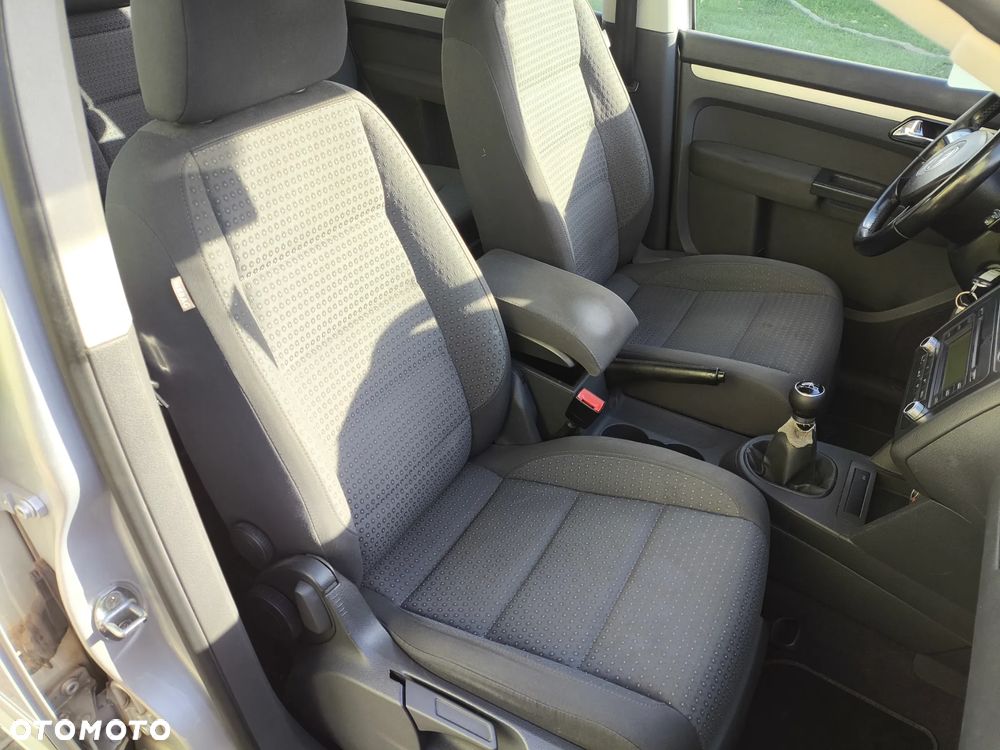 Volkswagen Touran 2.0 TDI Highline - 20