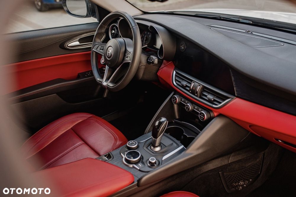 Alfa Romeo Giulia - 19