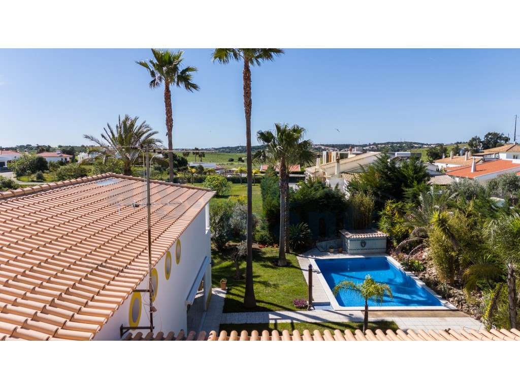 Moradia T5 com Jardim e Piscina + Lote Urbano para construção - Cas... - Grande imagem: 2/52