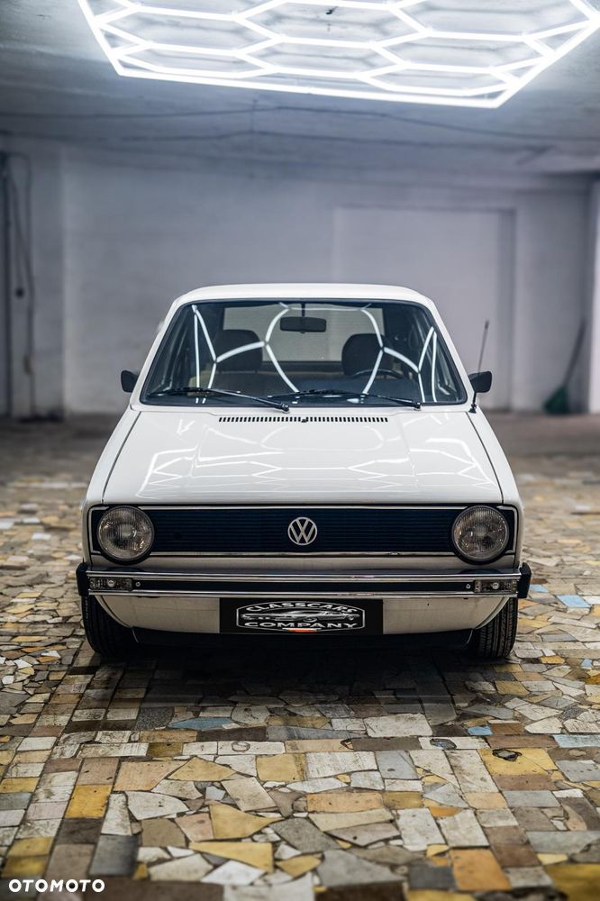 Volkswagen Golf - 1