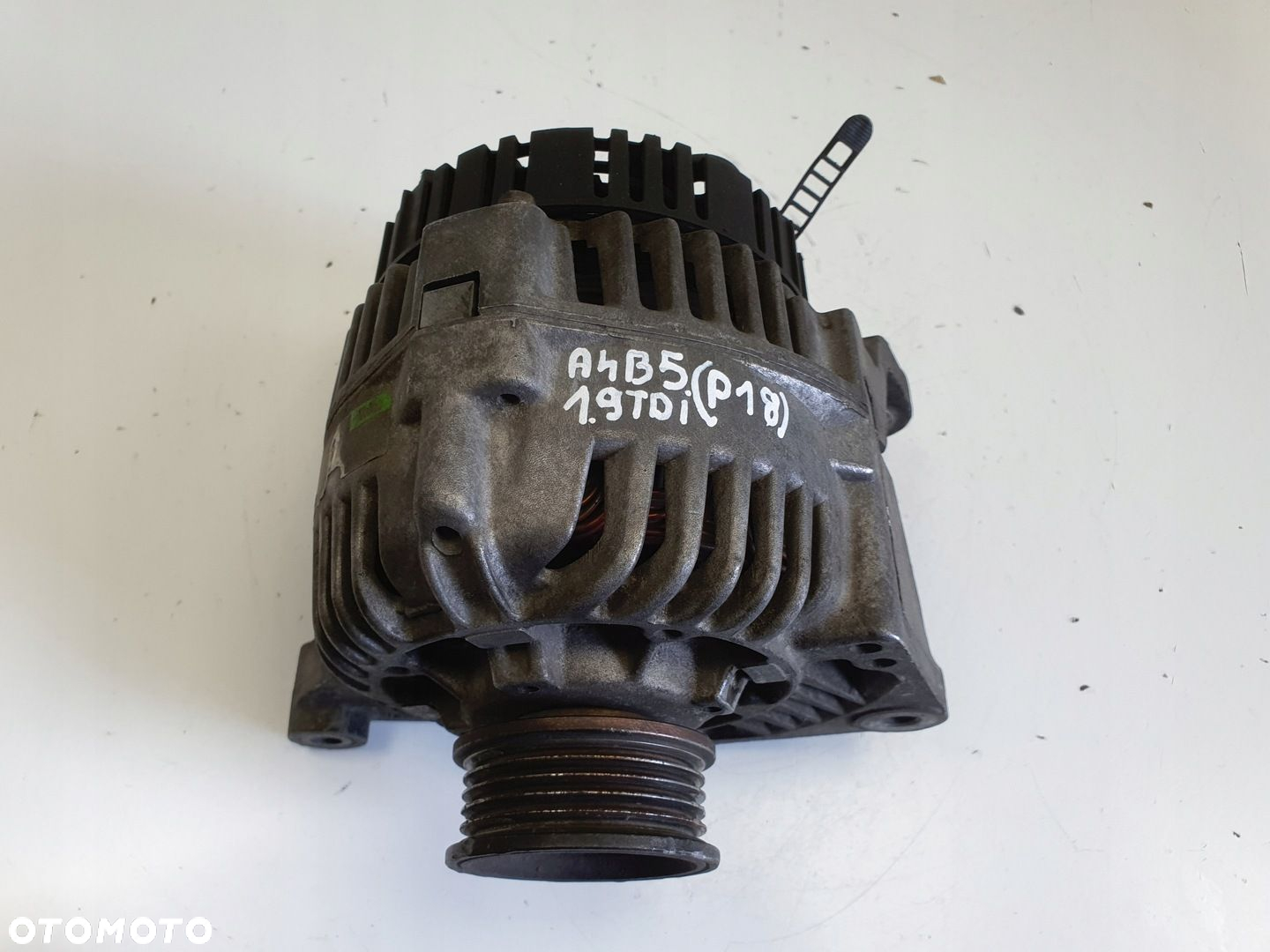 Audi A4 B5 Passat B5 1.6 8V ALTERNATOR valeo - 8