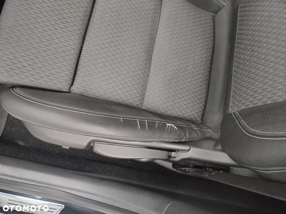 Opel Astra 1.6 T Dynamic S&S - 16