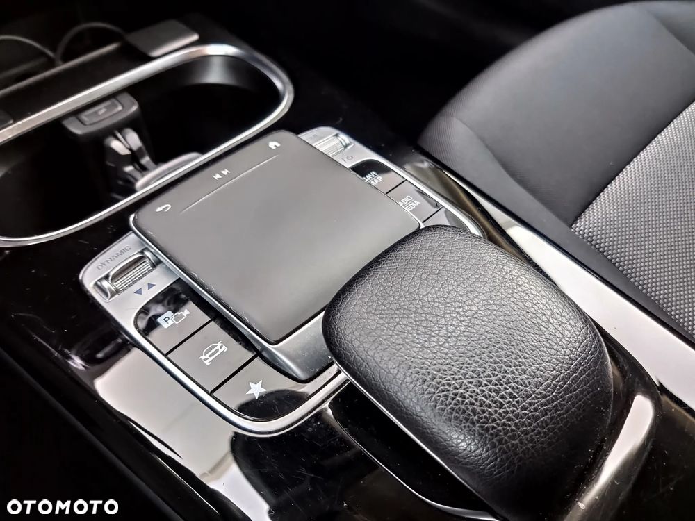 Mercedes-Benz Klasa A 200 Style 7G-DCT - 32