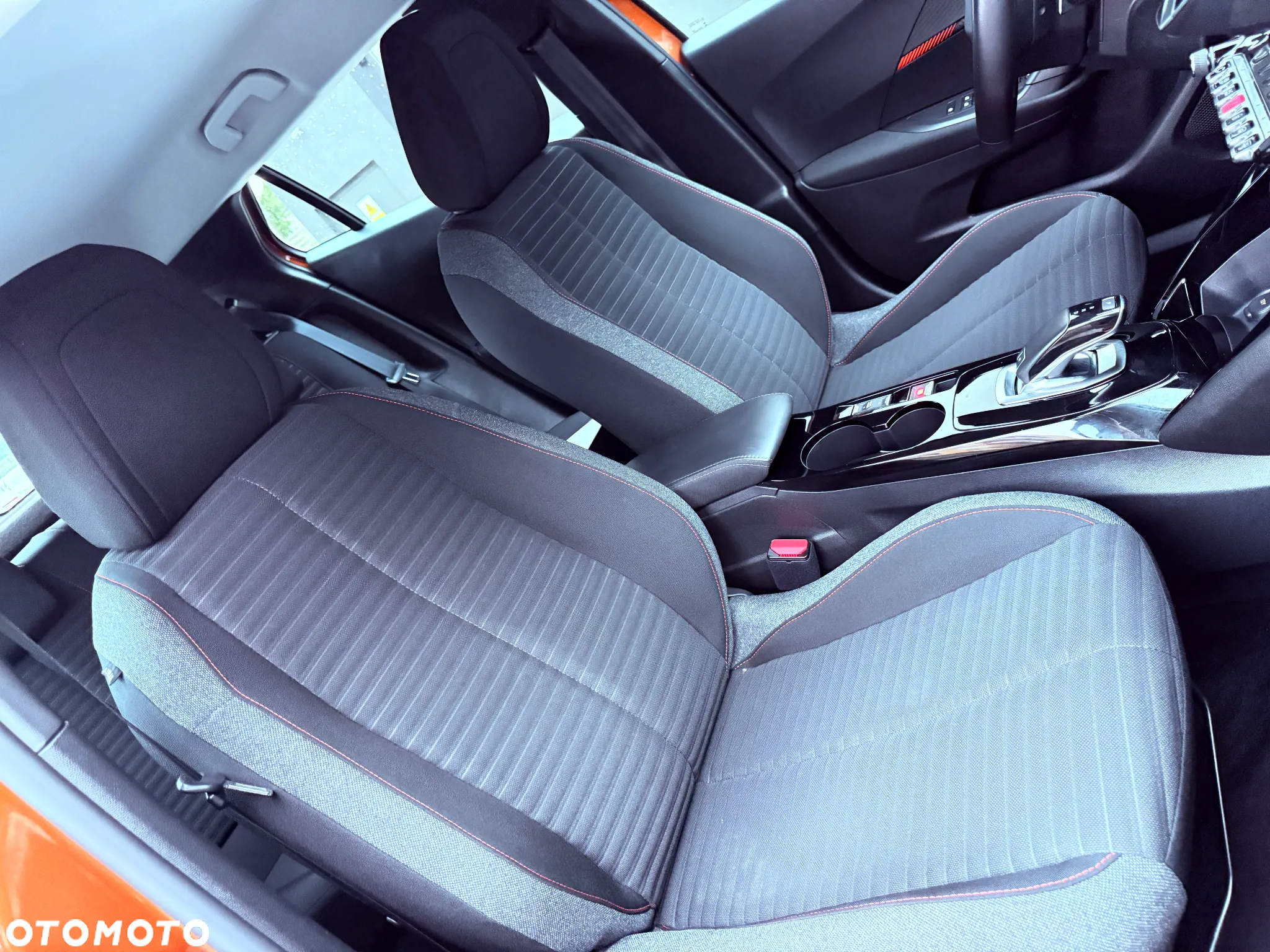 Peugeot 2008 1.2 PureTech Active Pack S&S EAT8 - 32
