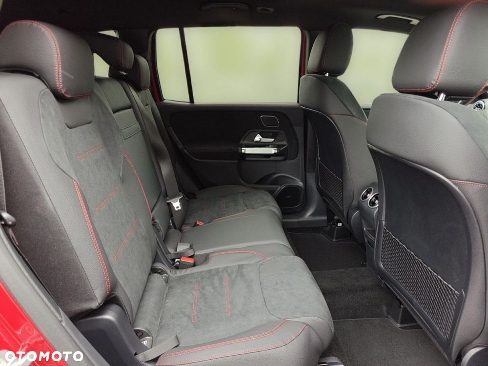 Mercedes-Benz GLB - 13